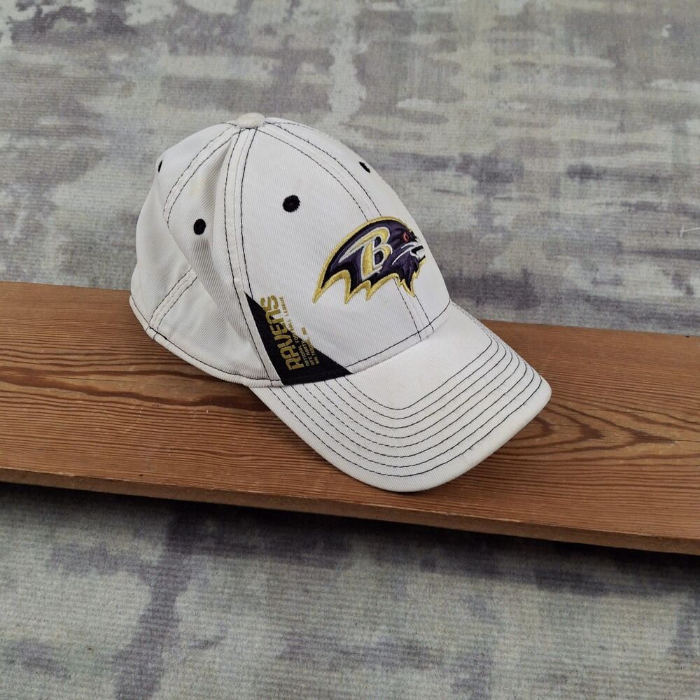 Vintage Reebok NFL Onfield Baltimore Ravens Hat Beige Stretch Fit Cap Size S/M